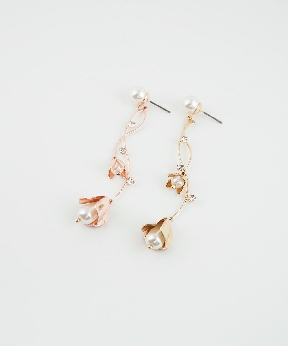 ベルフラワーチタンポストピアス【Sereno】