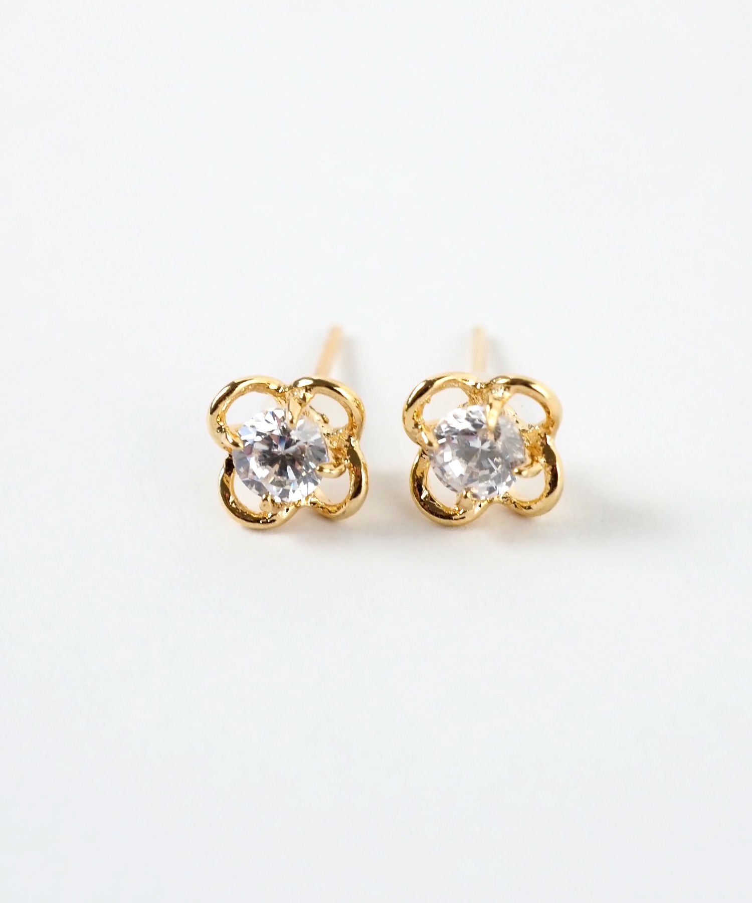 フラワーキュービックK18ポストピアス