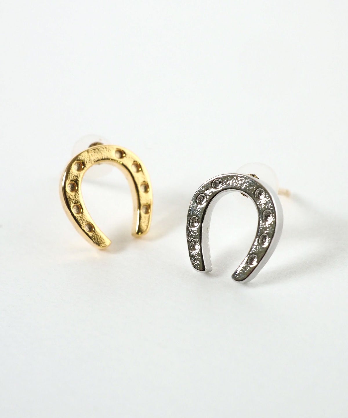 メタルホースシューK18ポストピアス