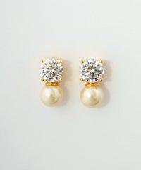 キュービックジルコニア×シェルパールチタンポストピアス