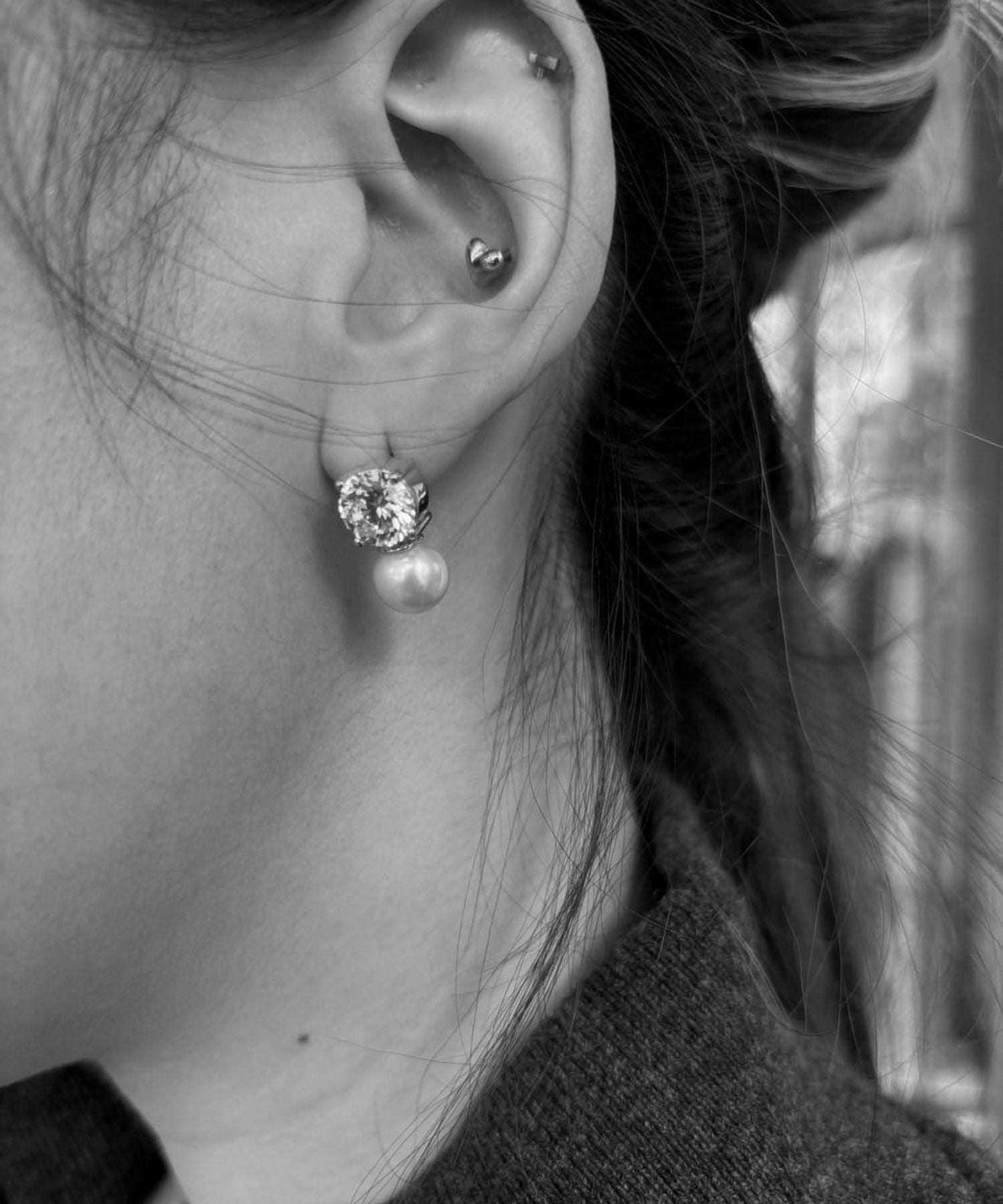 キュービックジルコニア×シェルパールチタンポストピアス