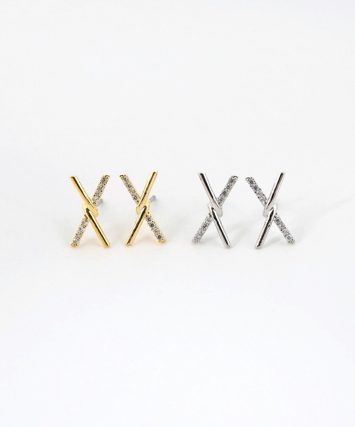 クロスワイヤーチタンポストピアス