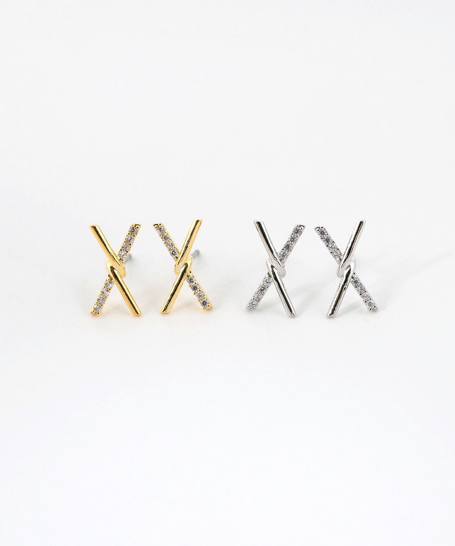 クロスワイヤーチタンポストピアス