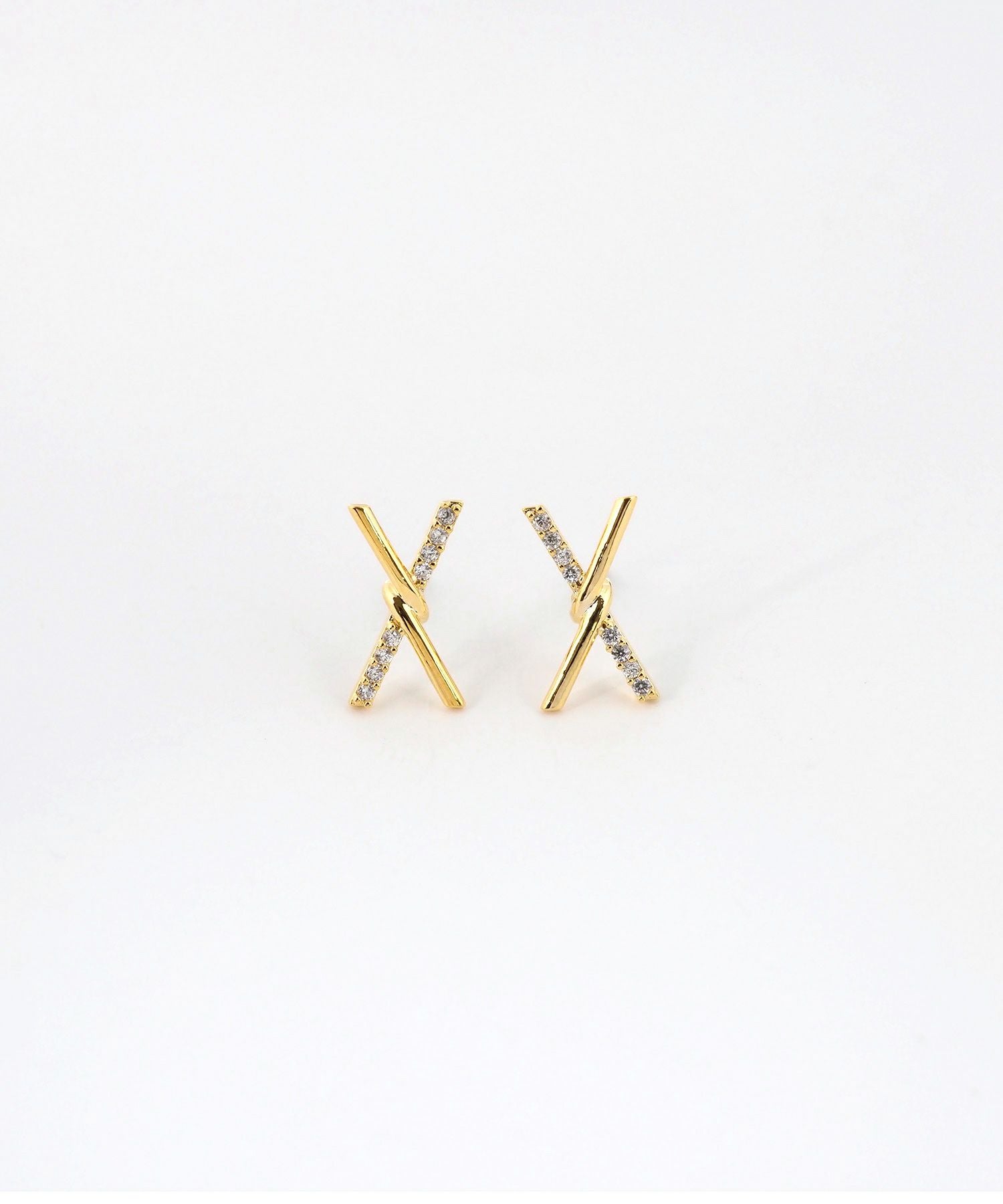 クロスワイヤーチタンポストピアス