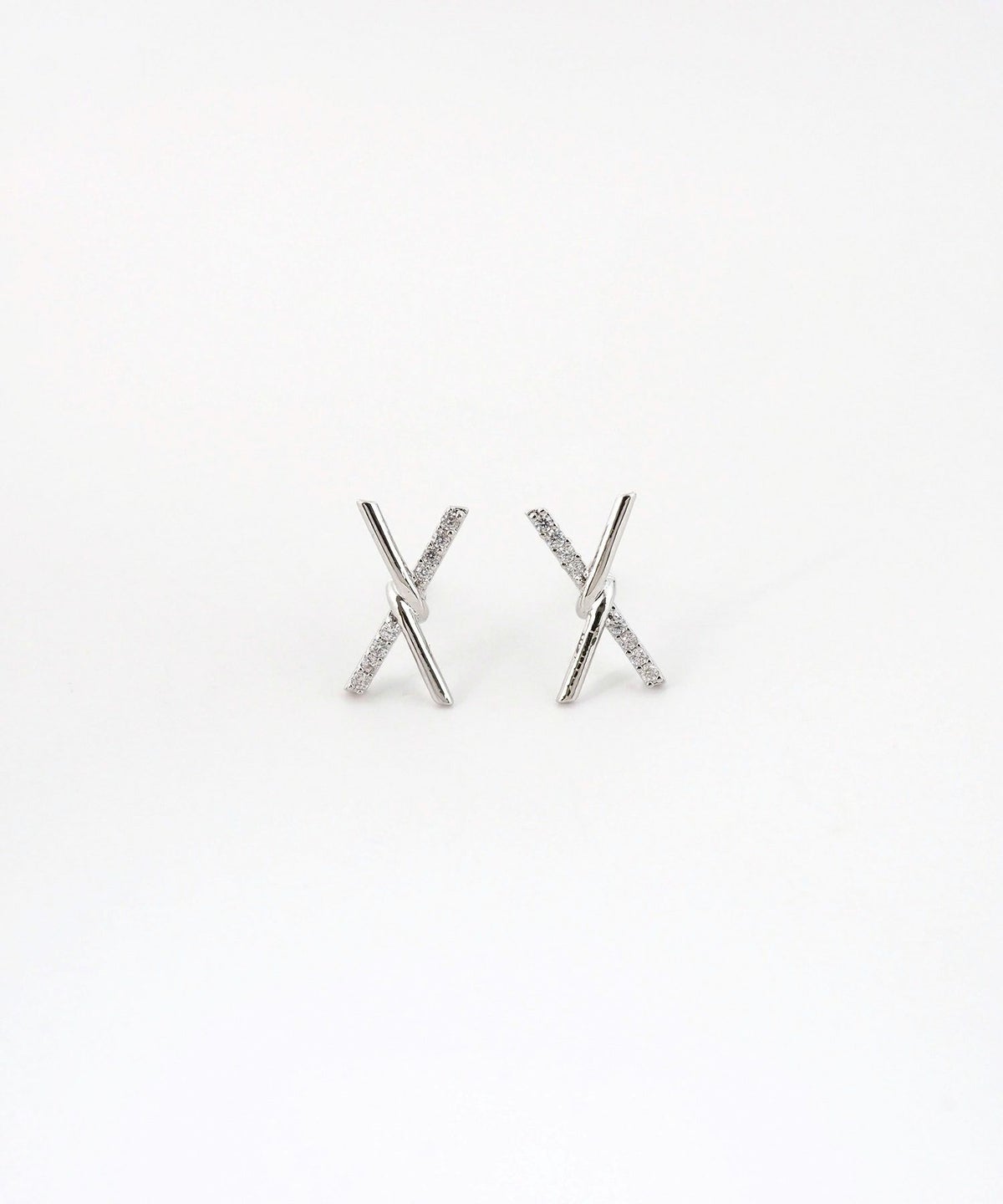 クロスワイヤーチタンポストピアス