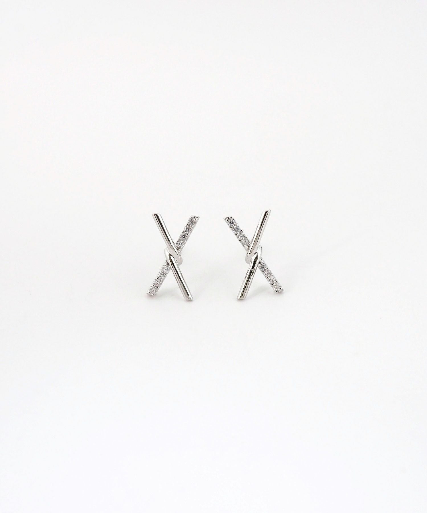 クロスワイヤーチタンポストピアス