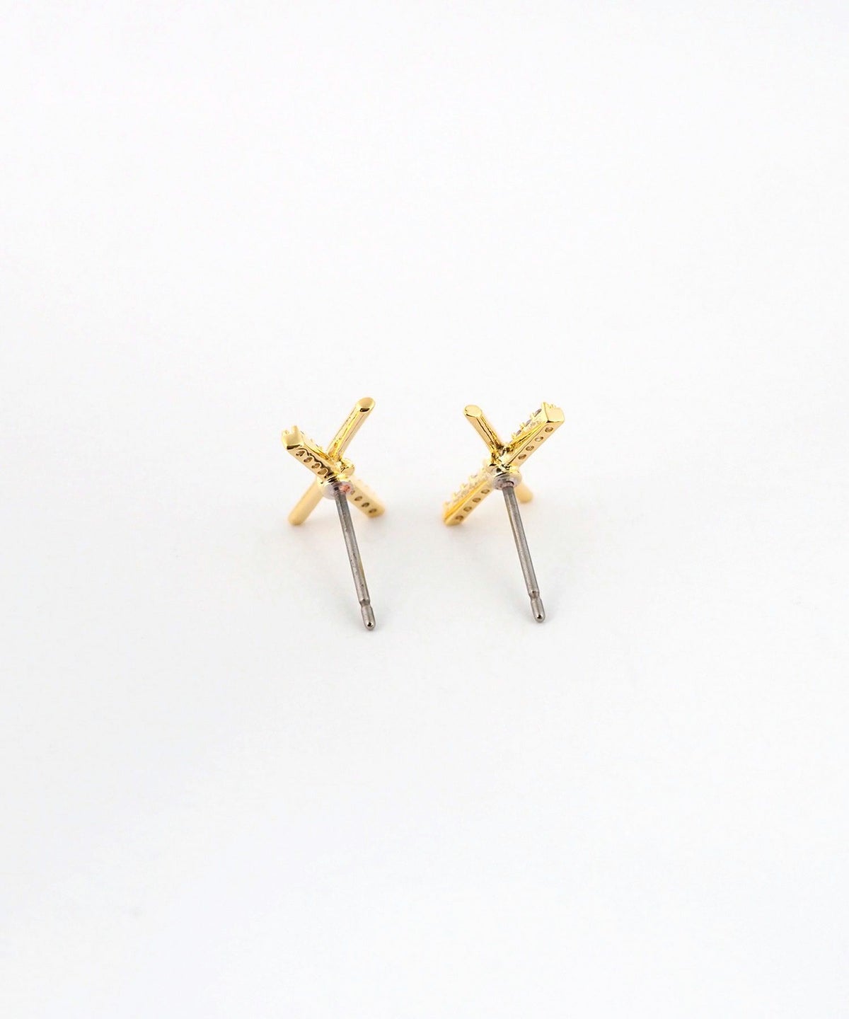 クロスワイヤーチタンポストピアス