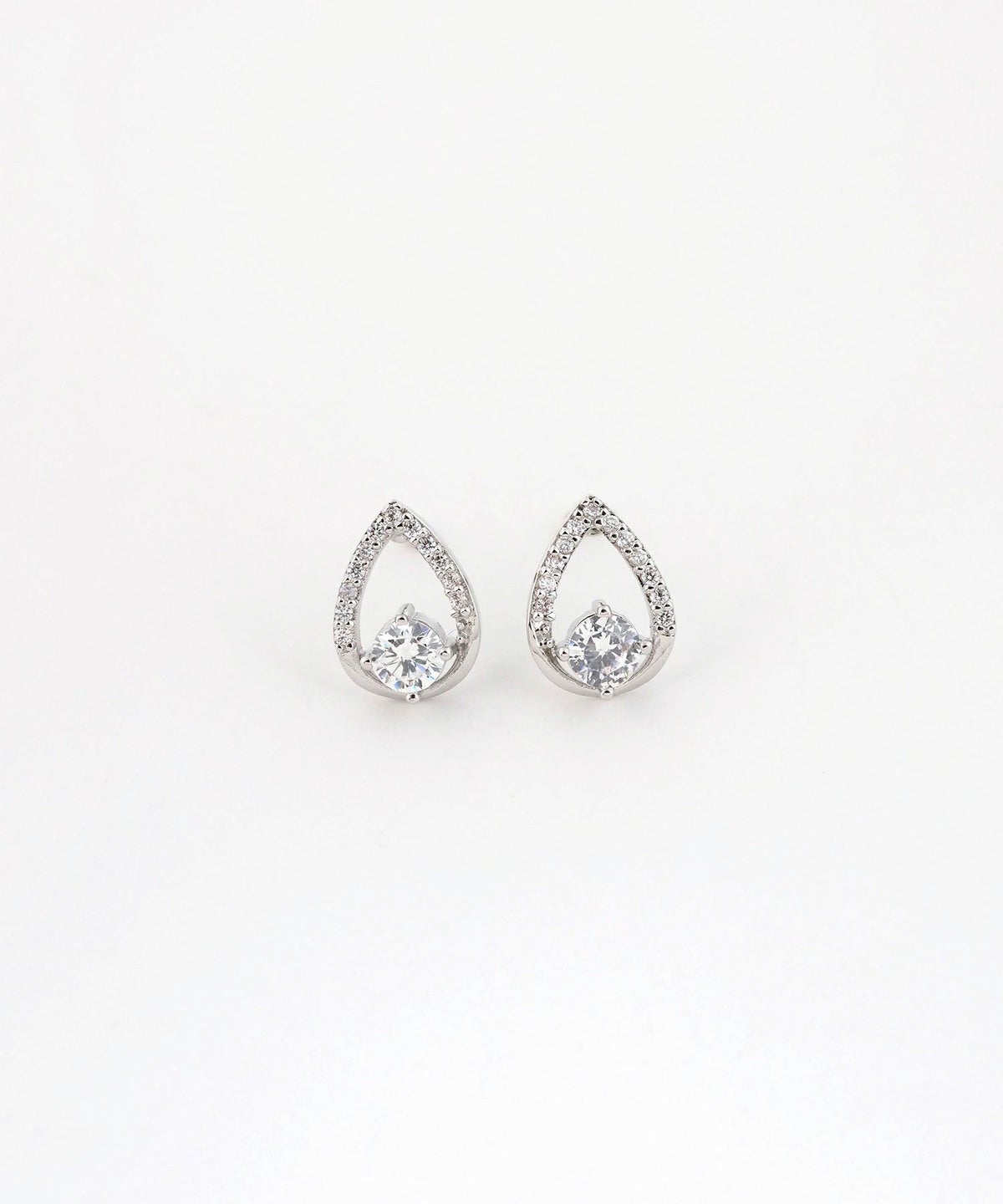 ドロップラインキュービックチタンポストピアス