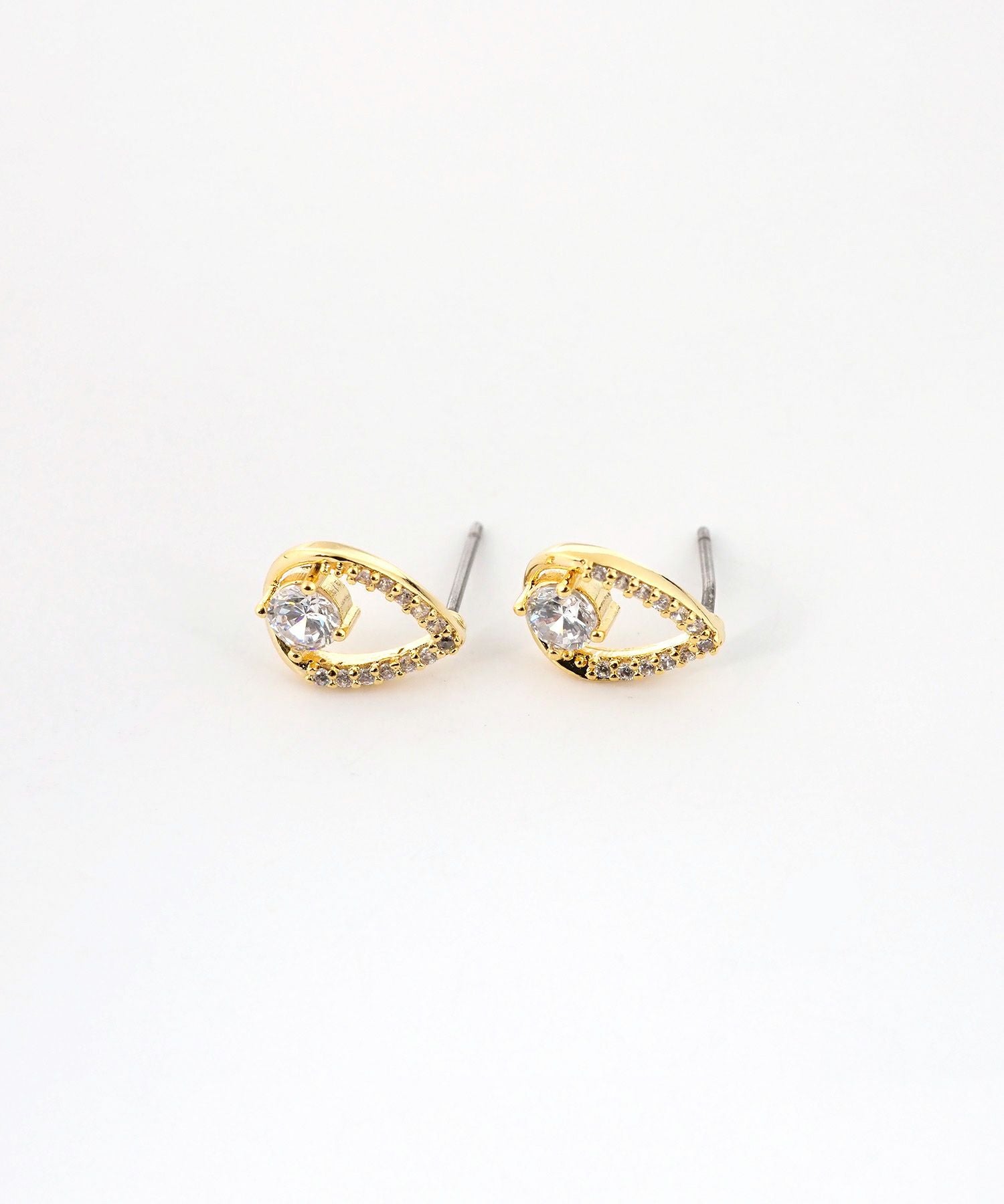 ドロップラインキュービックチタンポストピアス