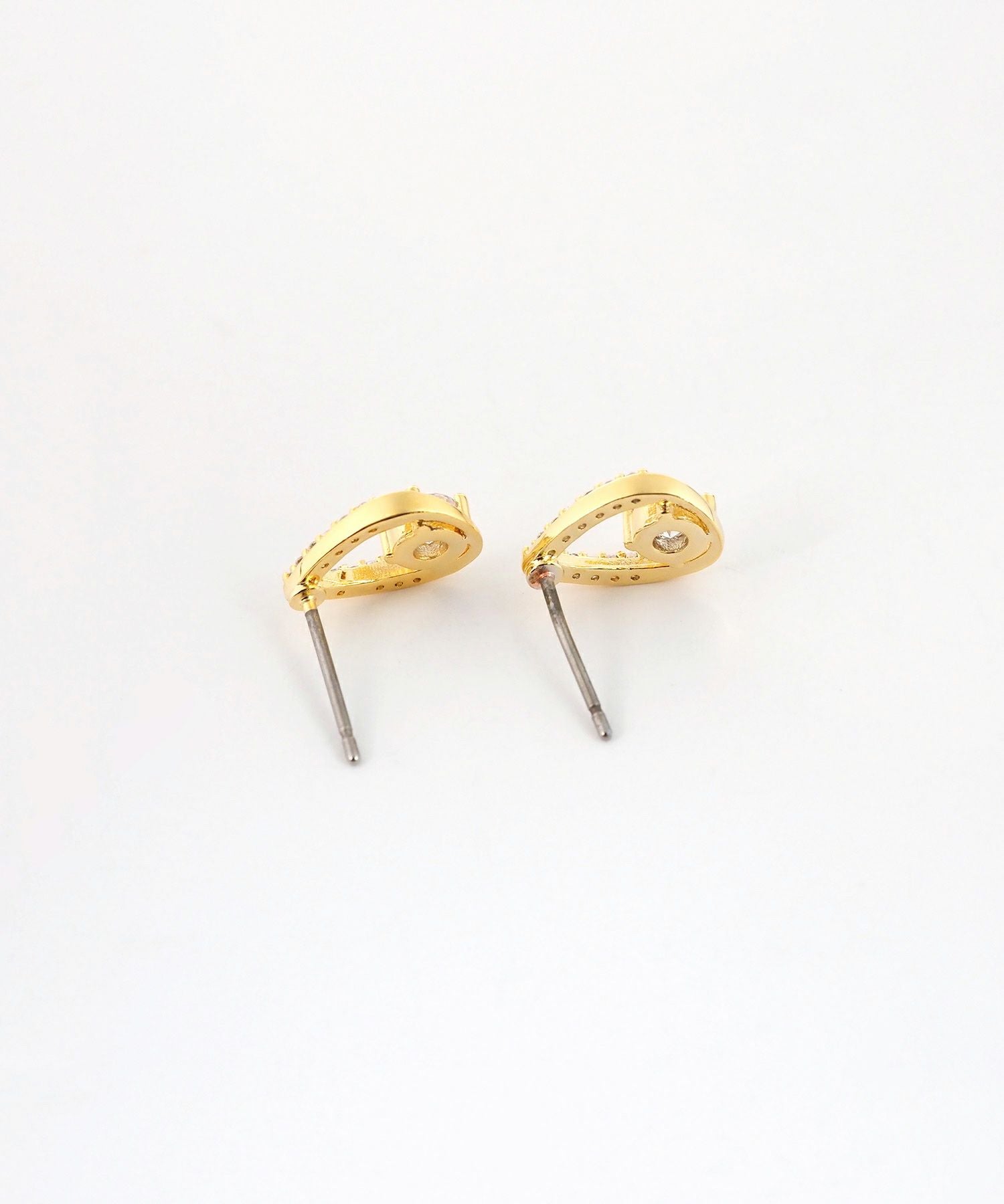 ドロップラインキュービックチタンポストピアス