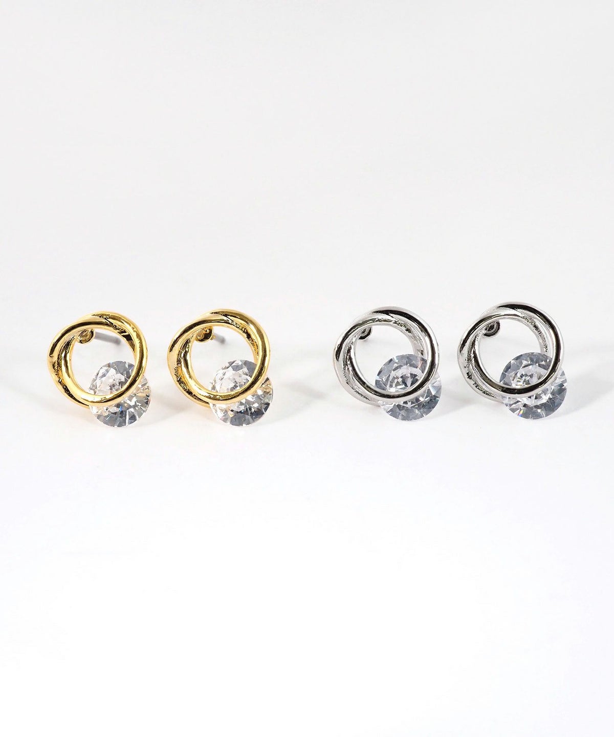 ダブルサークルキュービックチタンポストピアス