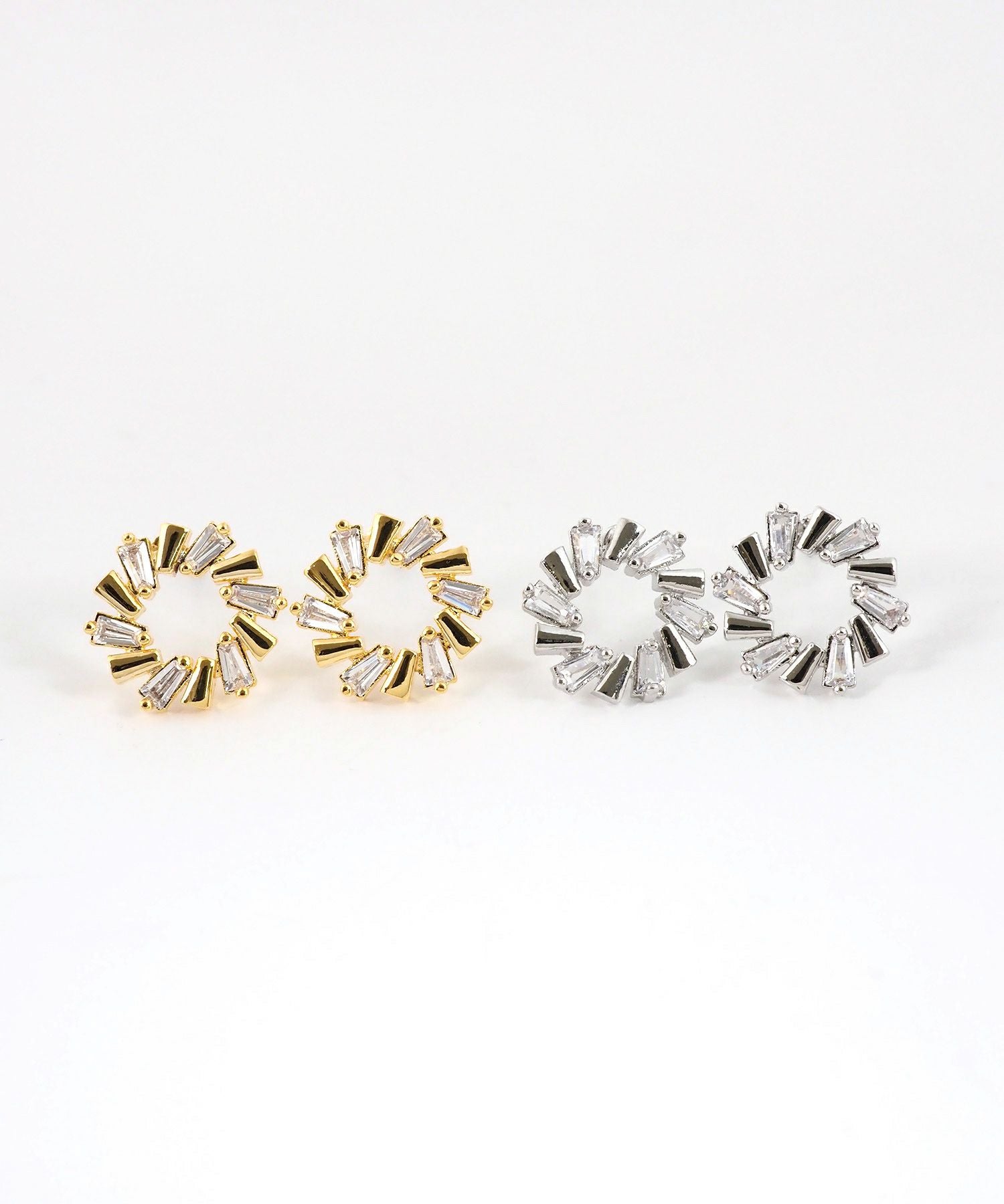 ラウンドビジューチタンポストピアス