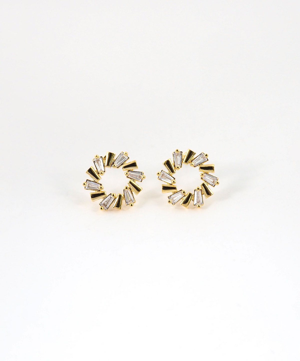 ラウンドビジューチタンポストピアス