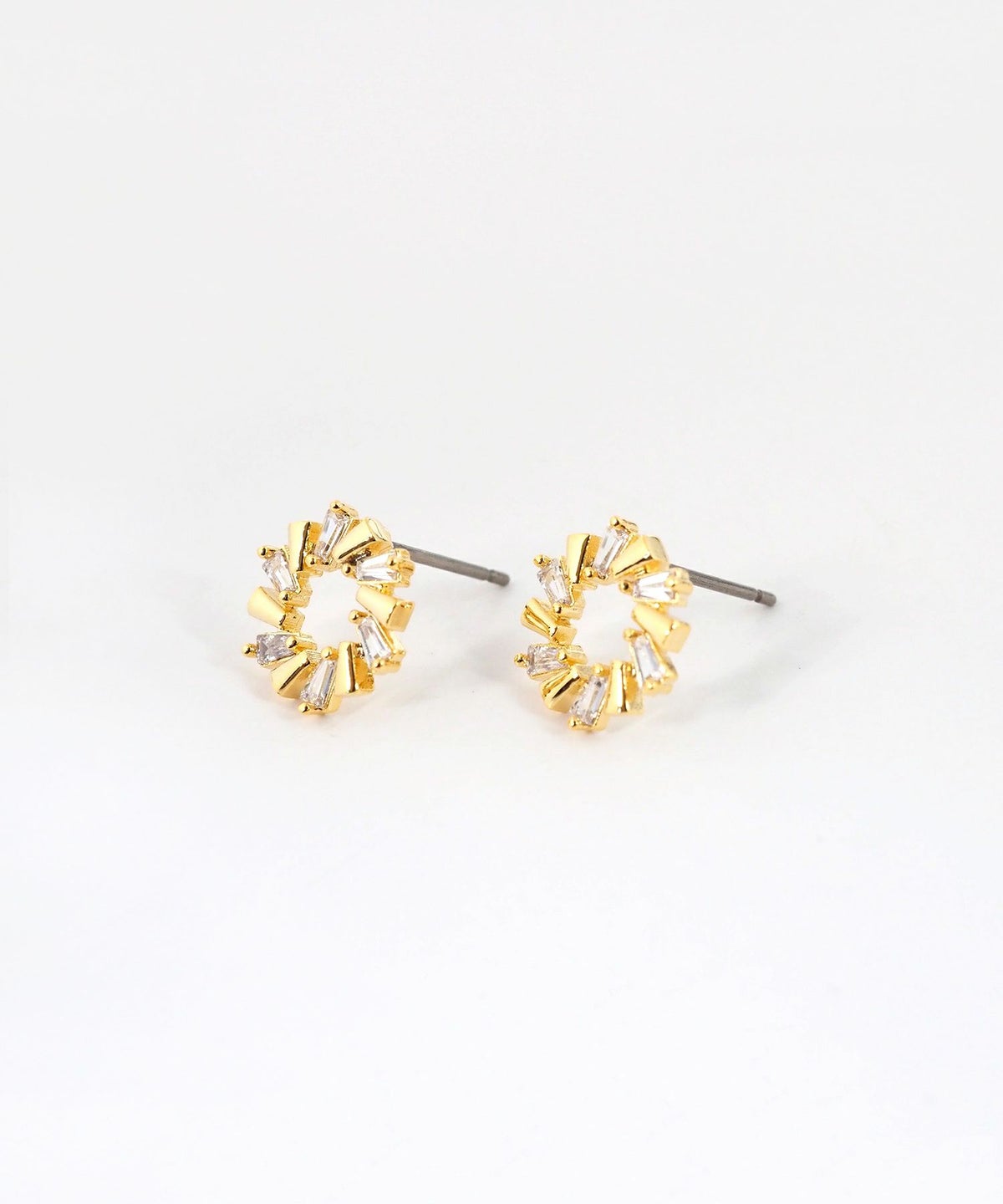 ラウンドビジューチタンポストピアス