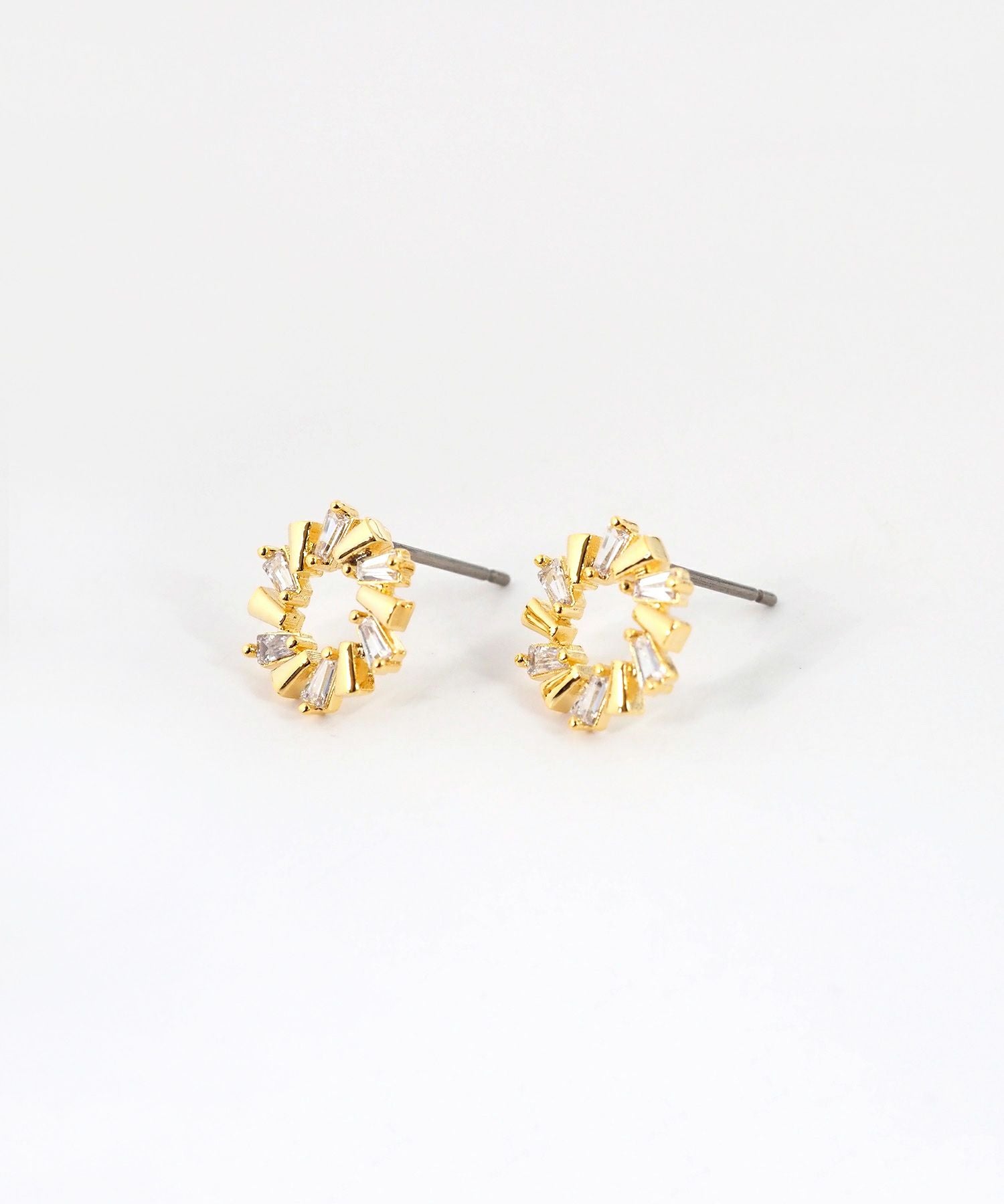 ラウンドビジューチタンポストピアス