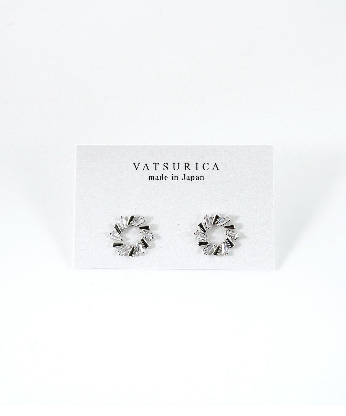 ラウンドビジューチタンポストピアス