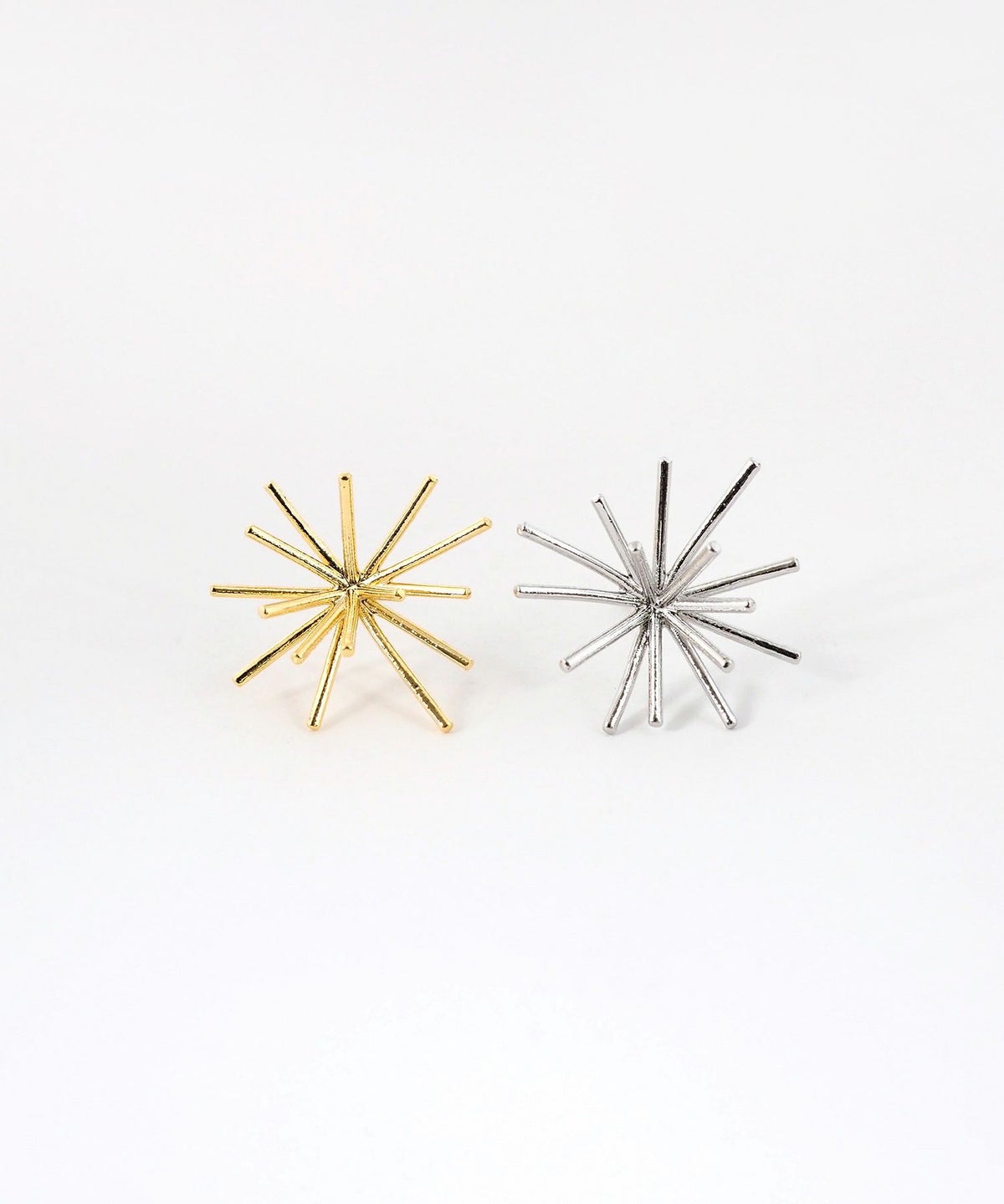 ホシハナチタンポストピアス