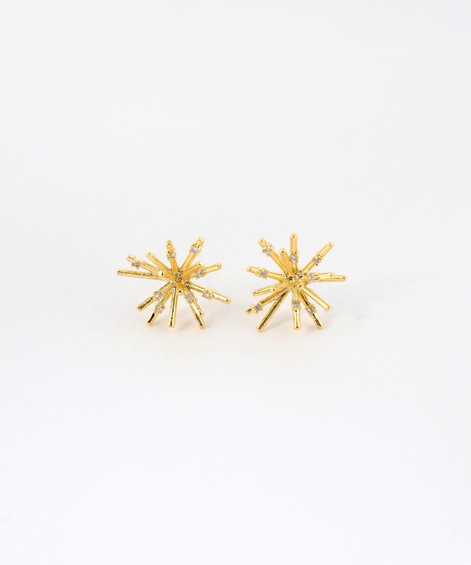 ハナユキチタンポストピアス