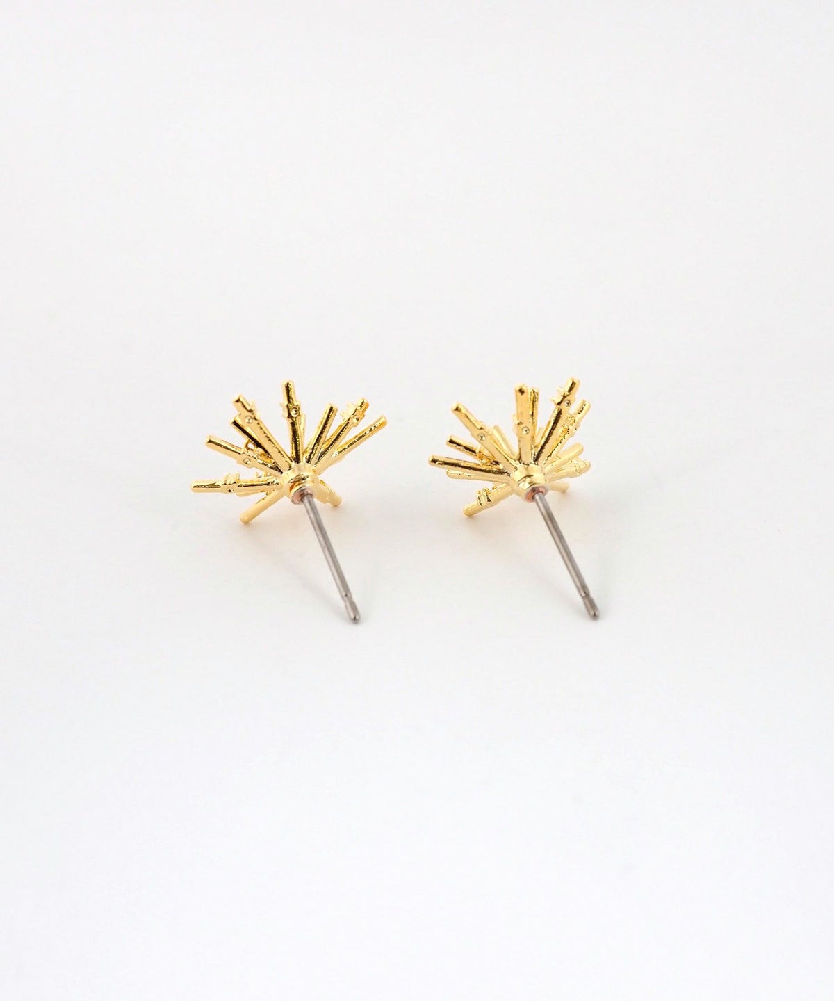 ハナユキチタンポストピアス