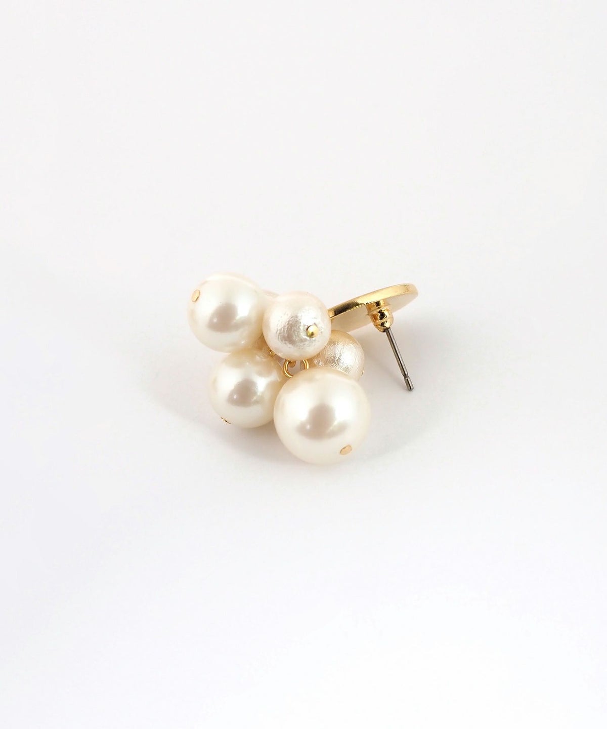 ヘアラインプレートパールチタンポストピアス