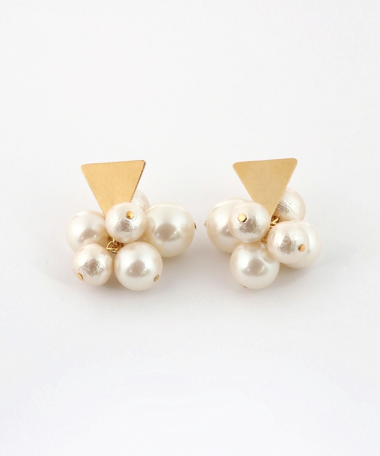 ヘアラインプレートパールクリップイヤリング