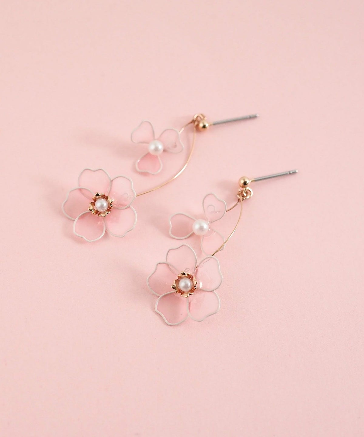 SAKURAウェーブチタンポストピアス