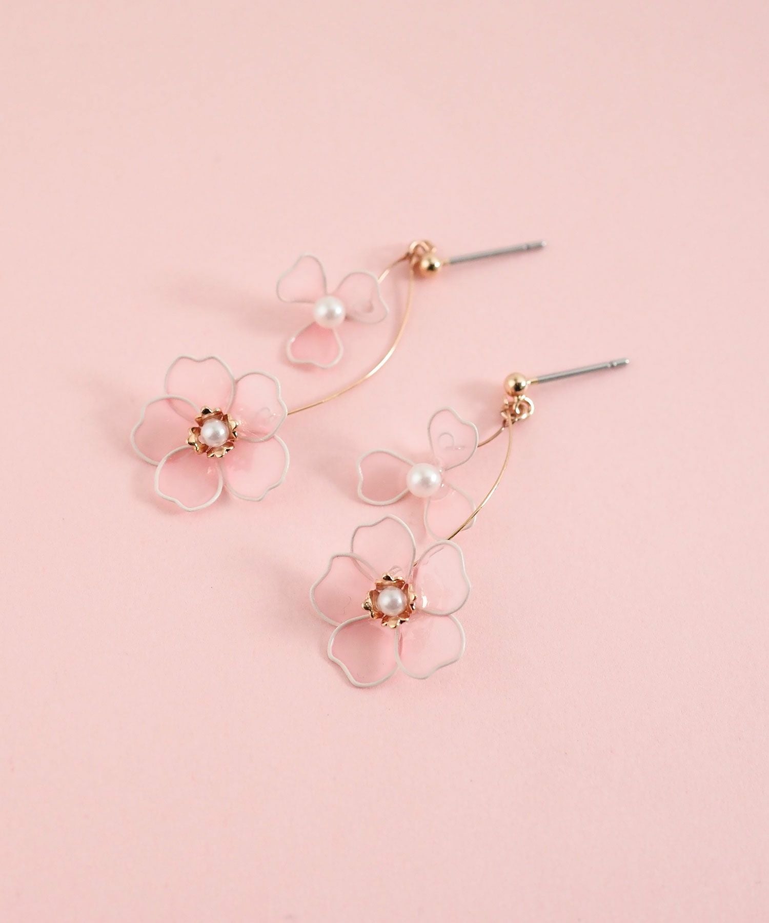 SAKURAウェーブチタンポストピアス