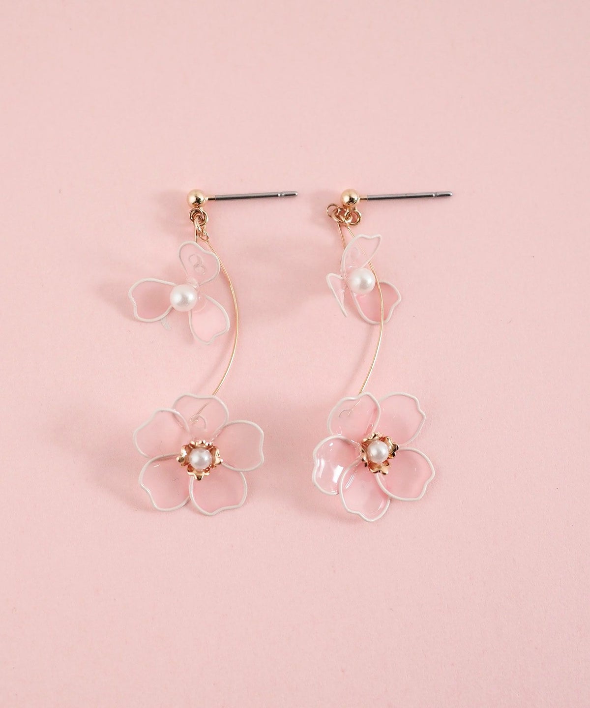 SAKURAウェーブチタンポストピアス