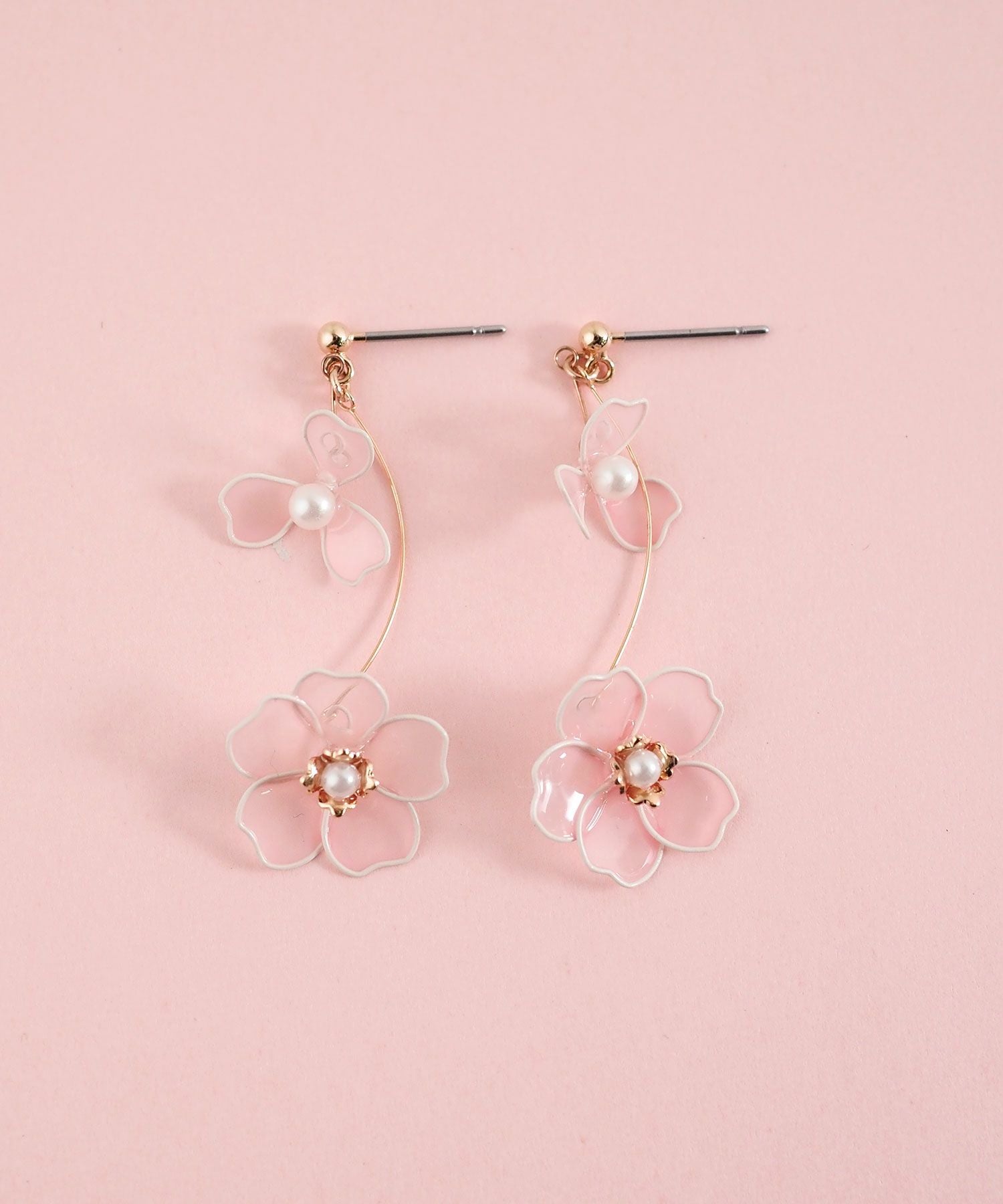 SAKURAウェーブチタンポストピアス