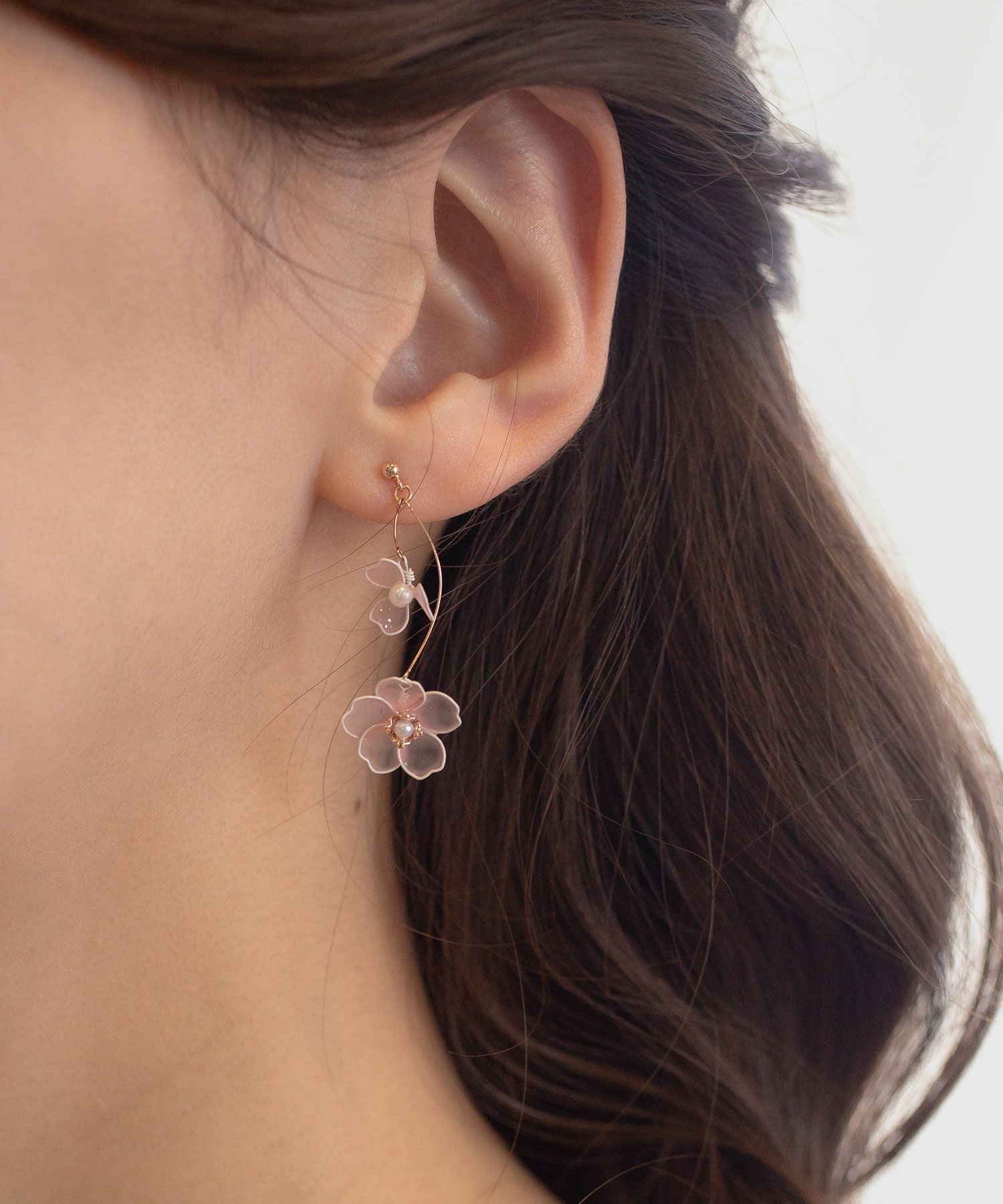 SAKURAウェーブチタンポストピアス