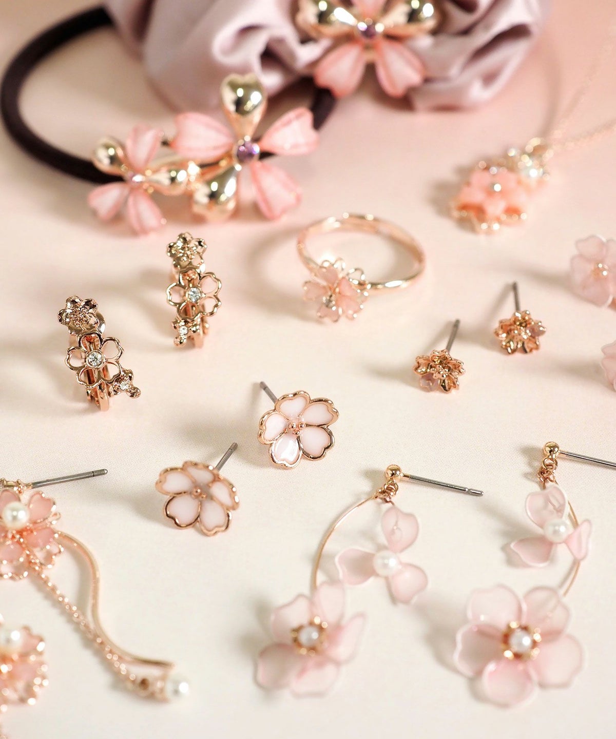 SAKURAウェーブチタンポストピアス