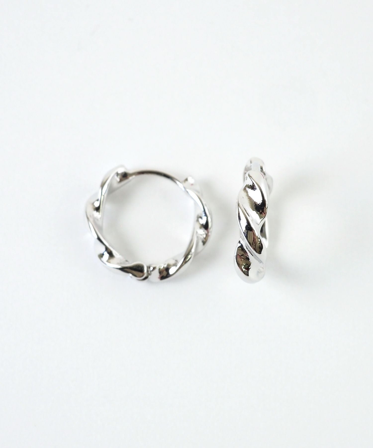 ツイストフープワンタッチピアス