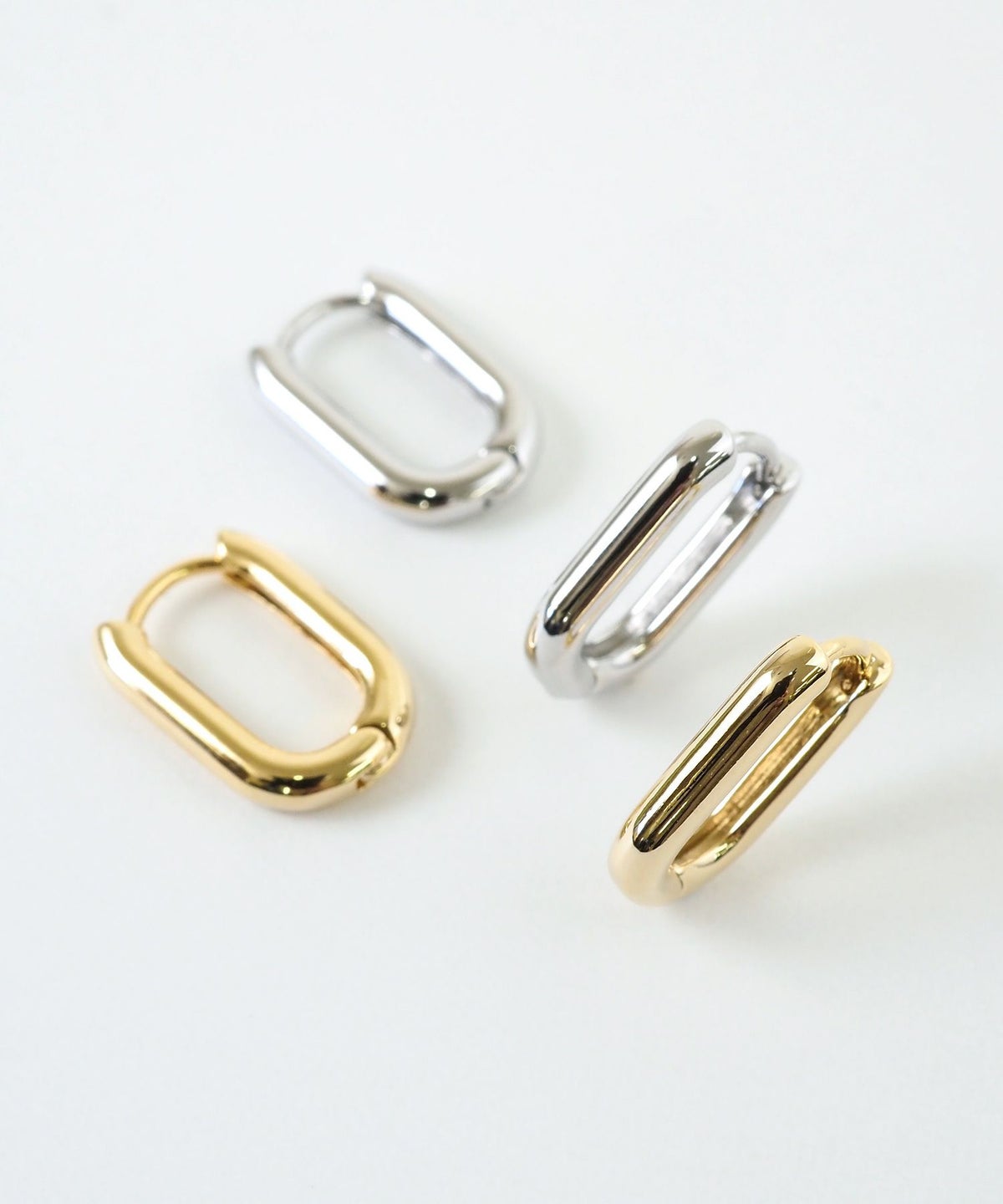 オーバルフープワンタッチピアス