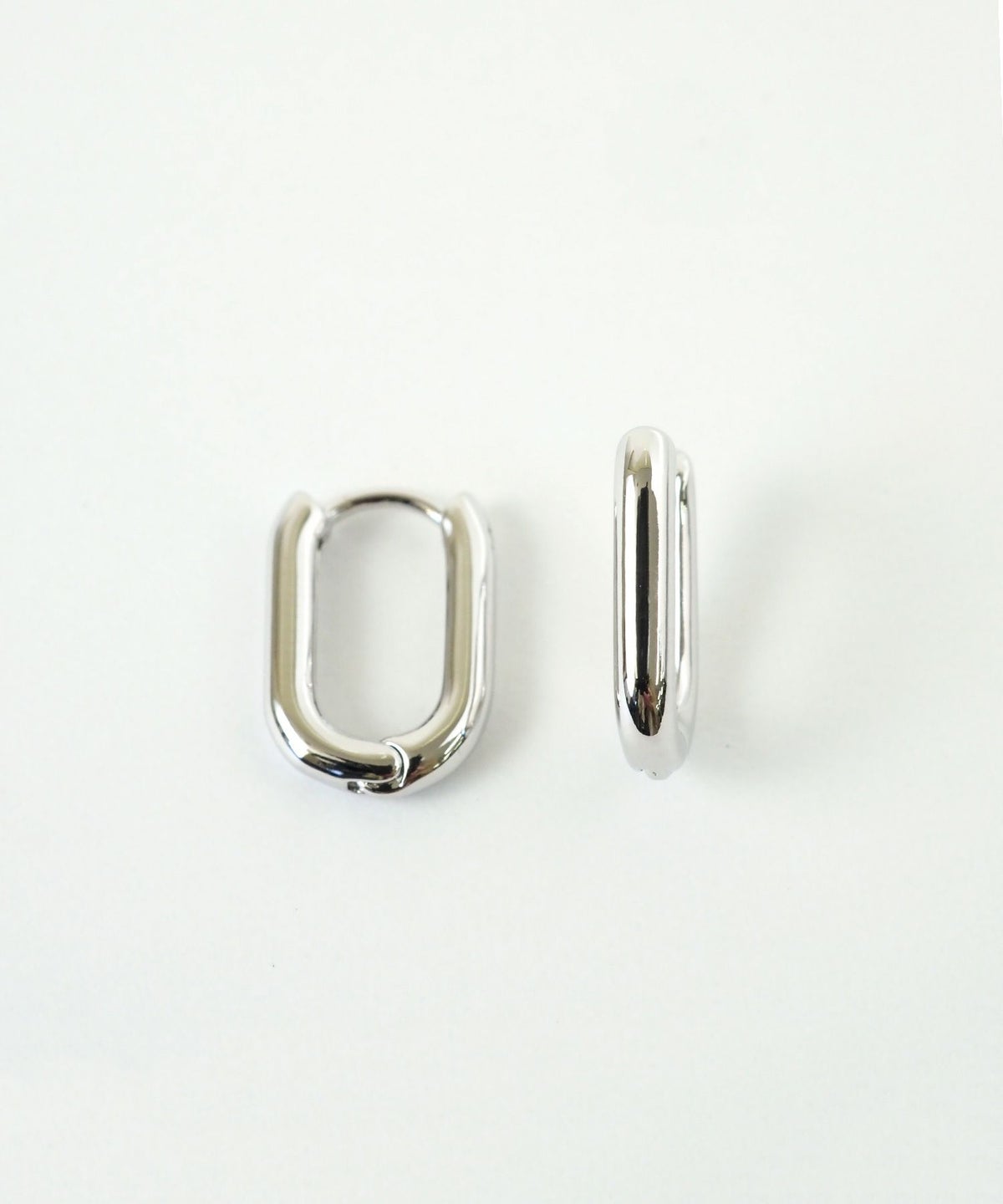 オーバルフープワンタッチピアス