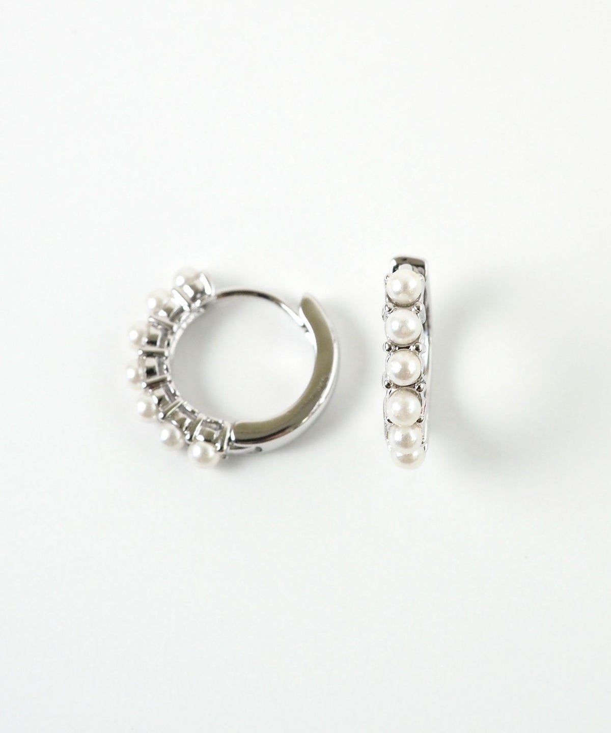 パールラインフープワンタッチピアス
