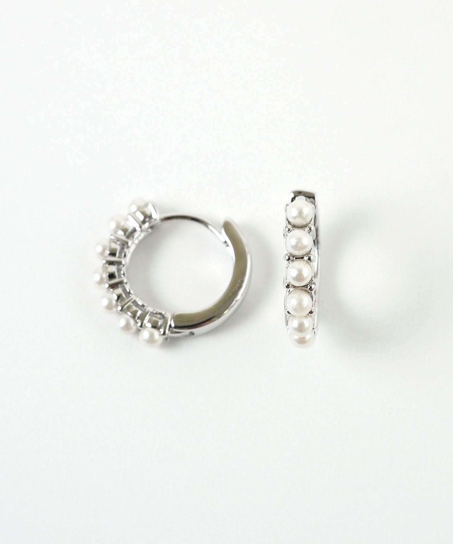 パールラインフープワンタッチピアス