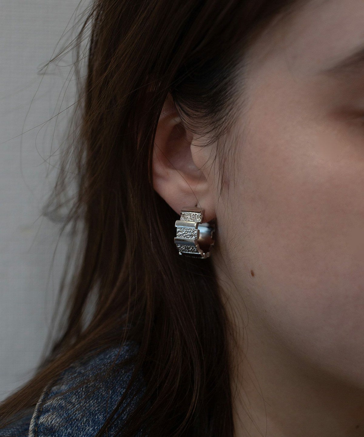 メタルタイルフープチタンポストピアス