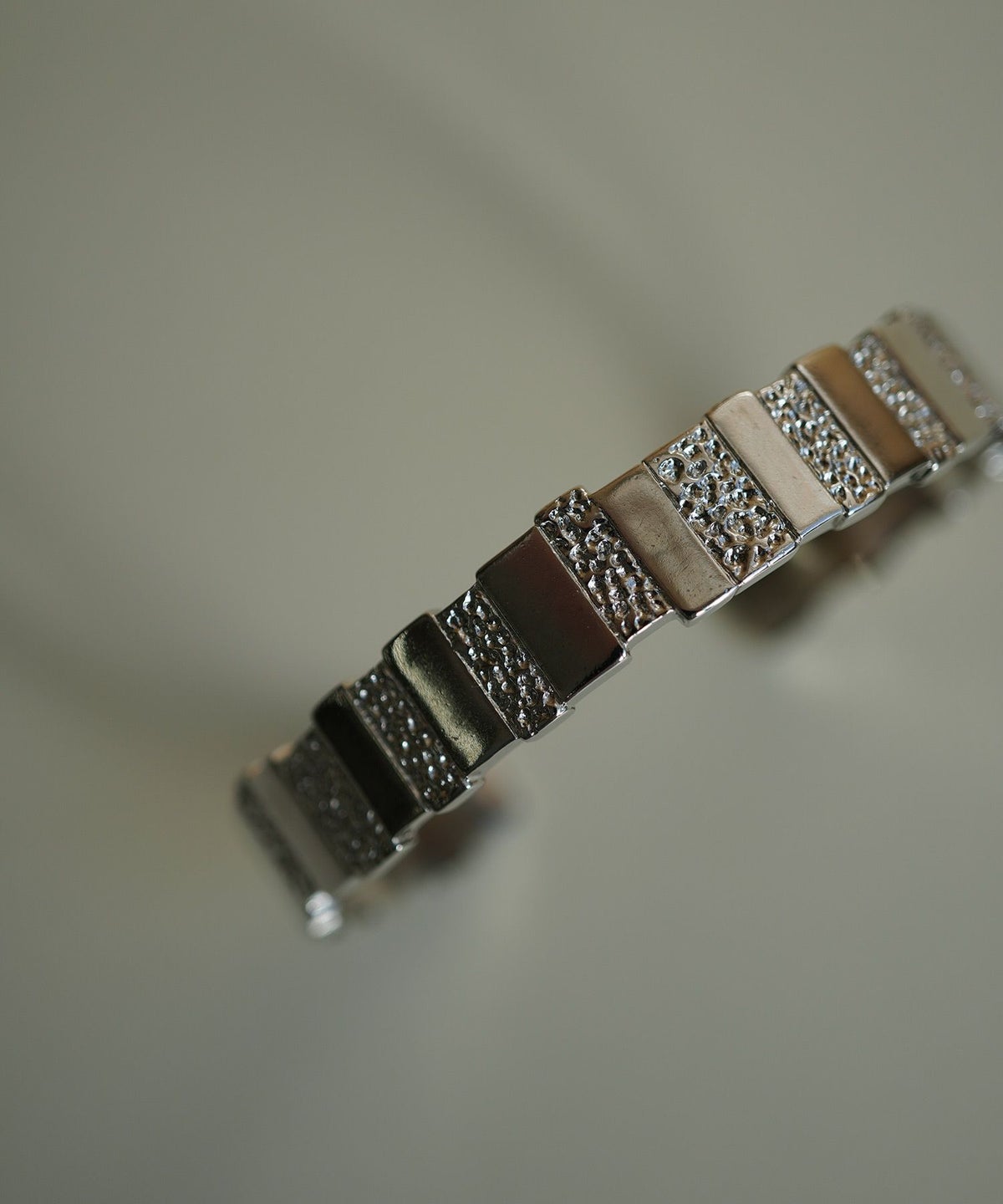 メタルタイルバングル