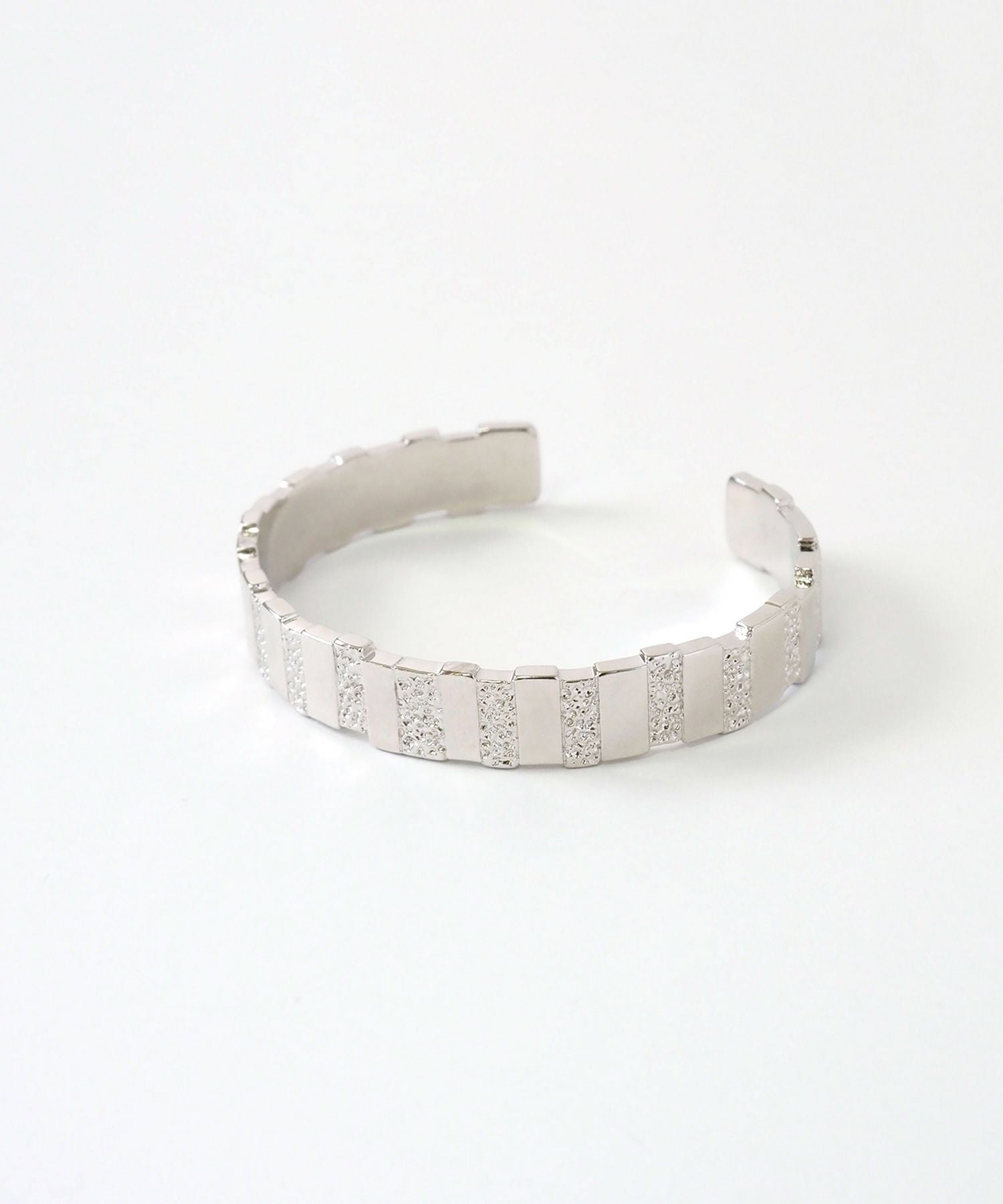 メタルタイルバングル