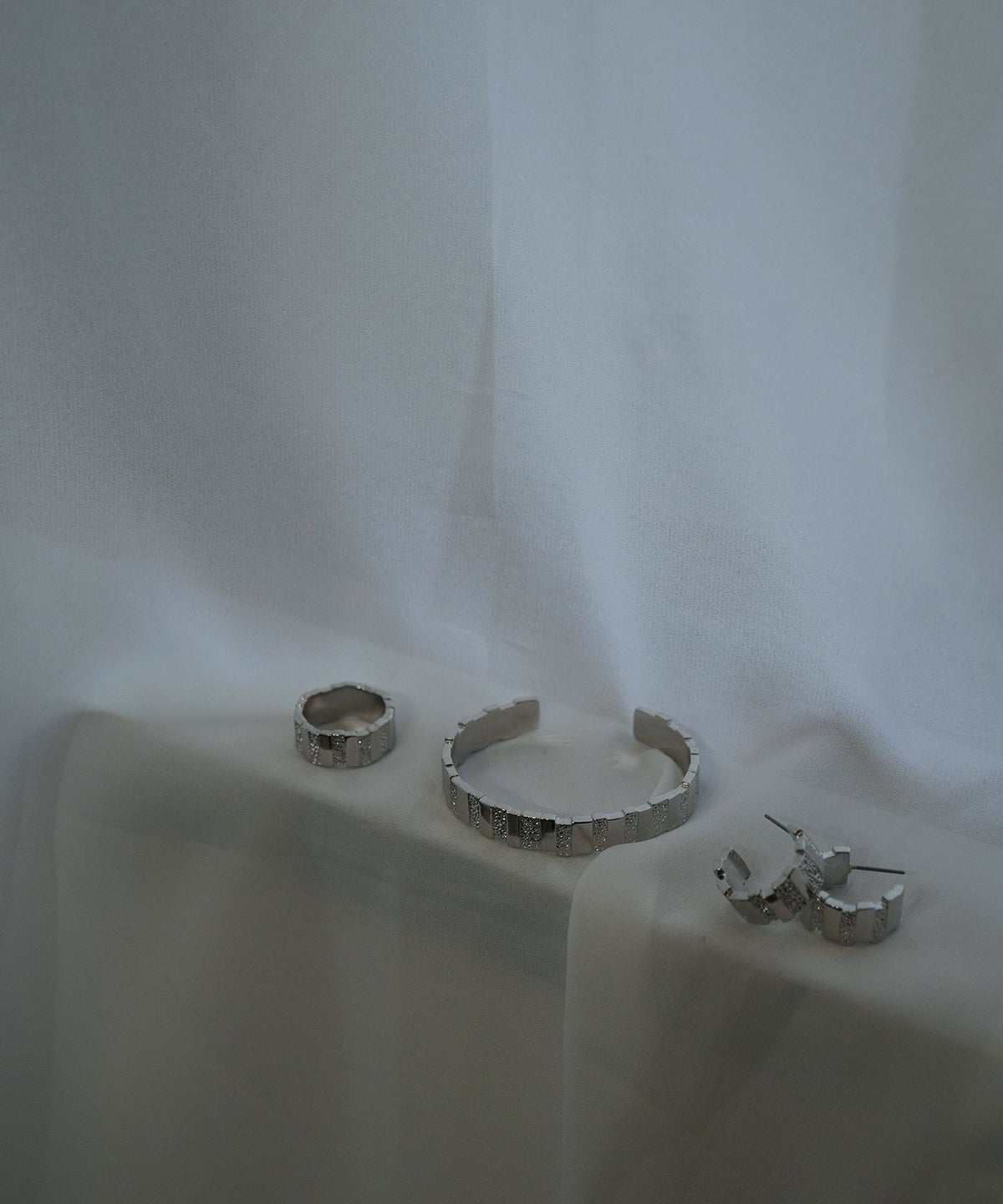 メタルタイルバングル