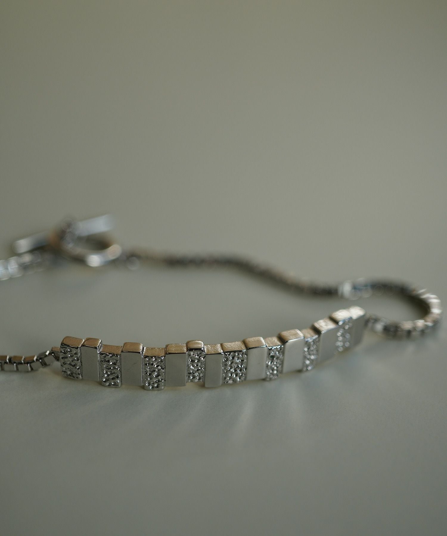 メタルタイルチェーンブレスレット