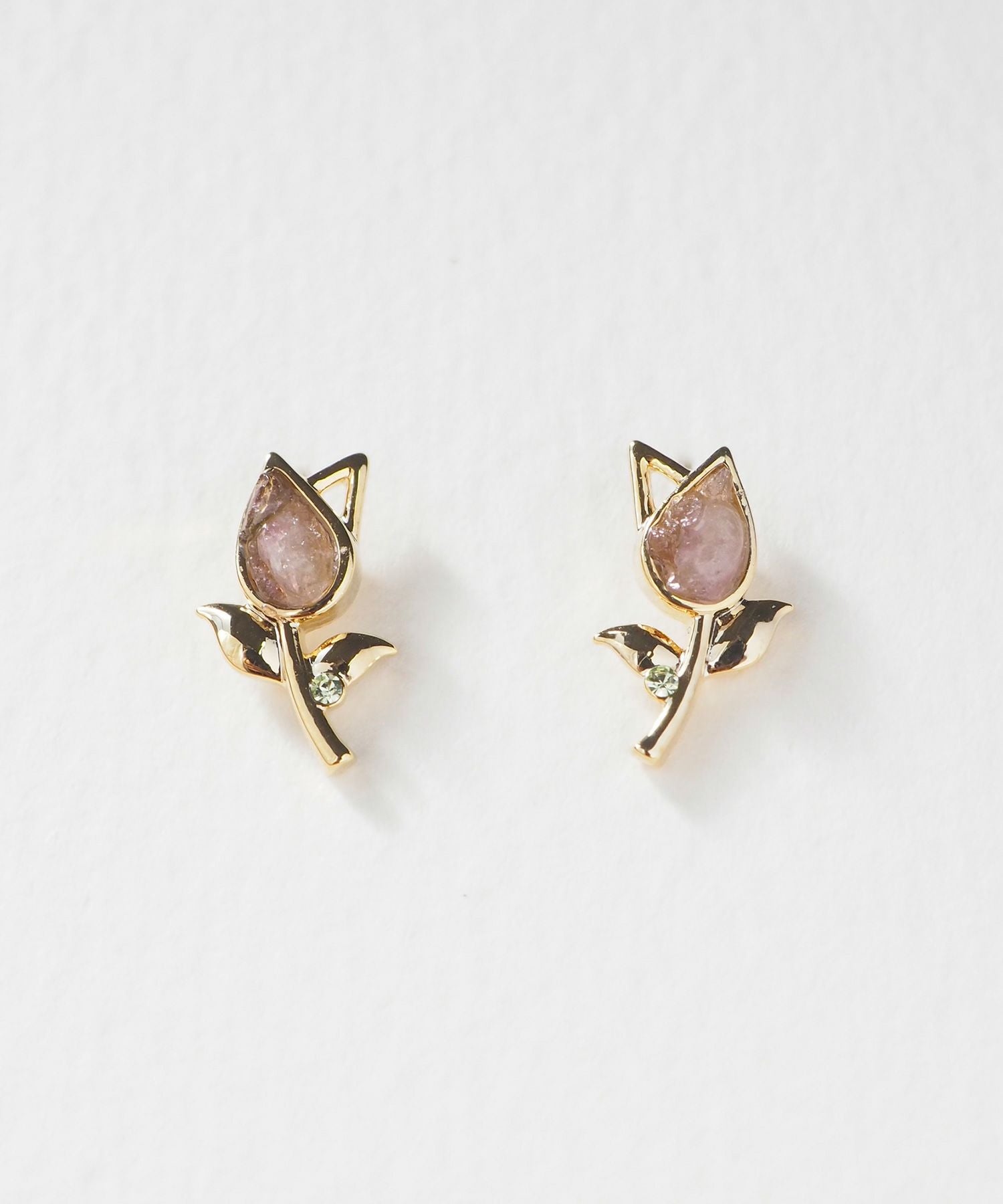 10%off】ナチュラルストーンチューリップチタンポストピアス【MUK