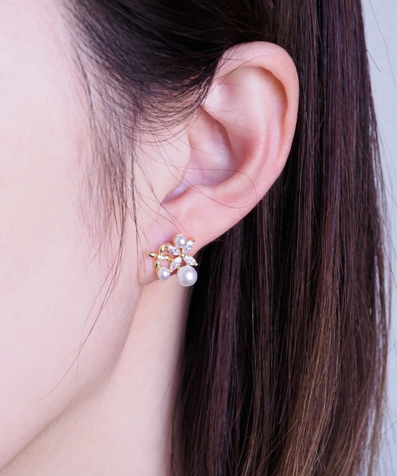 フラワービジューパールチタンポストピアス