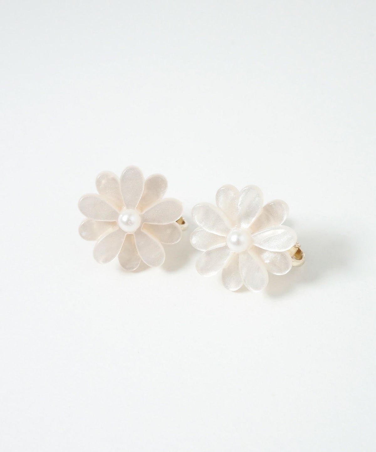 ペールフラワーイヤリング