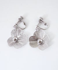 透かしフラワーイヤリング