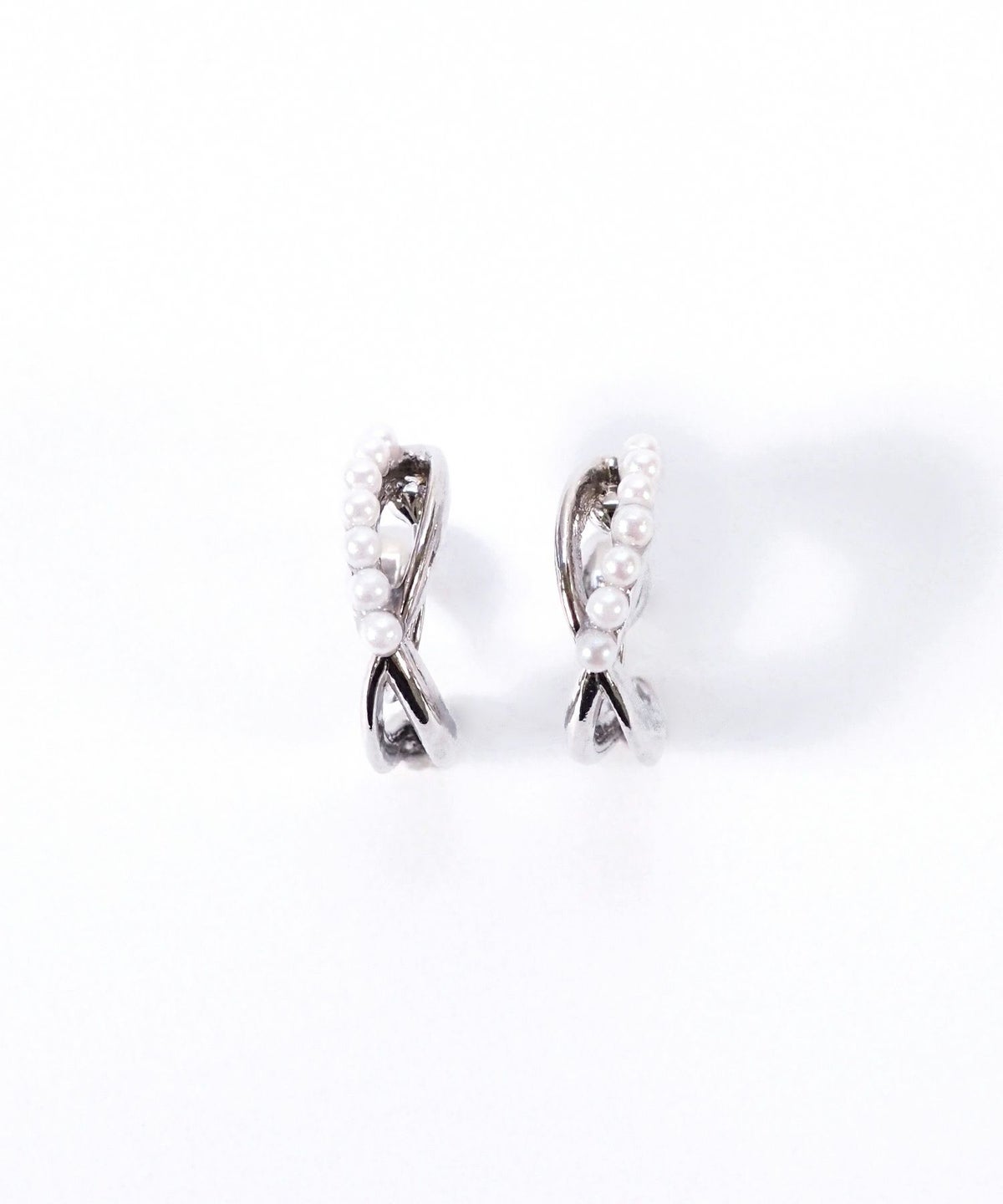 パールクロスフープノンホールイヤリング