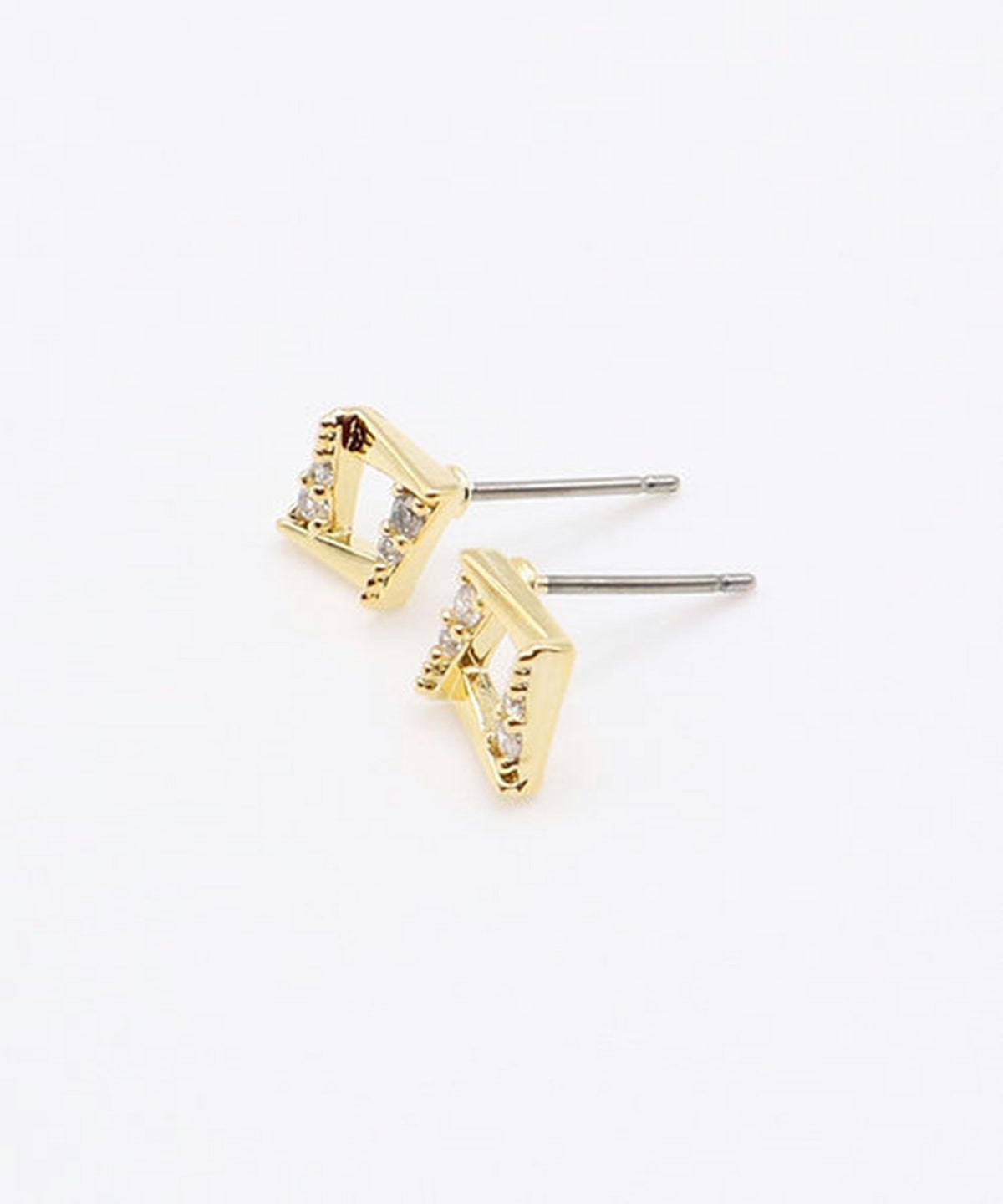 プチダイヤシェイプチタンポストピアス