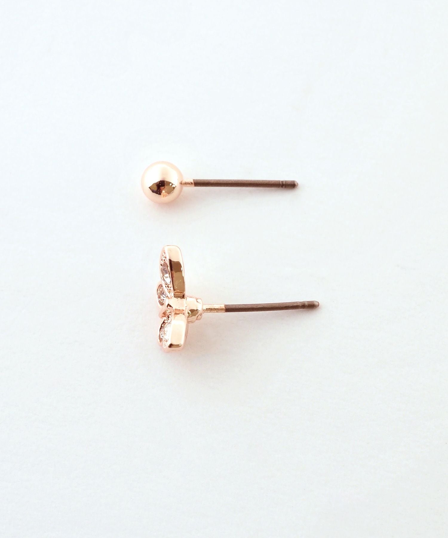 ピンクゴールドバタフライチタンポストセットピアス