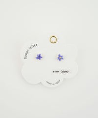 フラワーレターチタンポストピアス