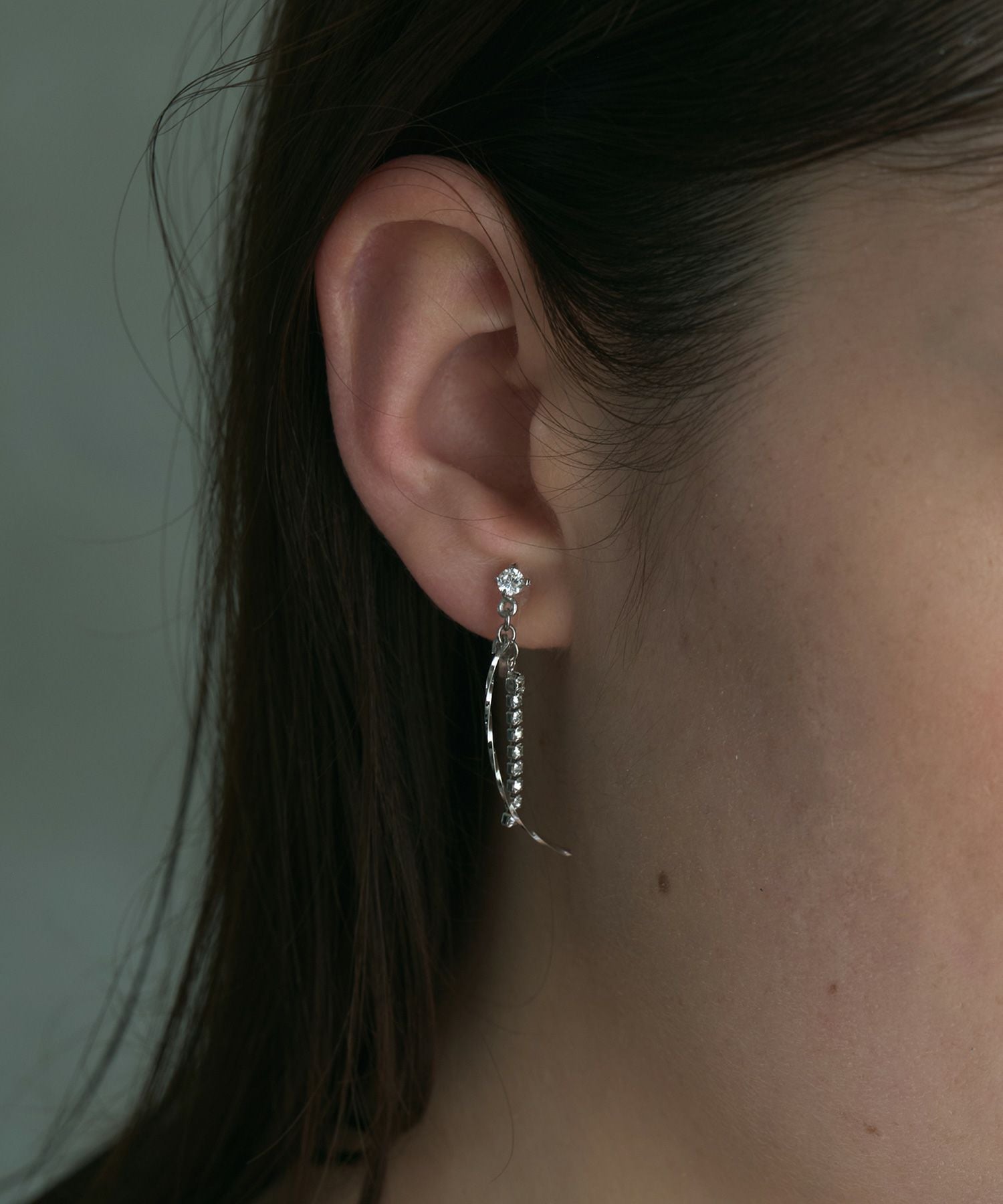 カーブラインストーンアクリアクリップイヤリング